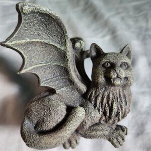 Shelf Gargoyle Cat